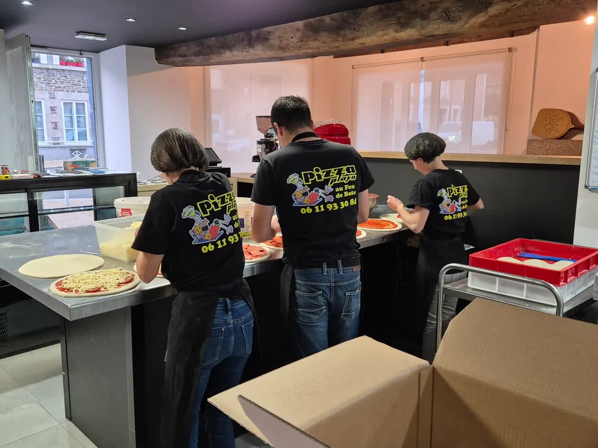 L'équipe Pizza Playa au travail
